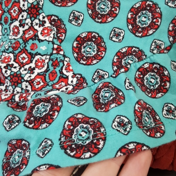 *FREE w/purchase Kendall & Kylie Crop Top - Picture 4 of 4